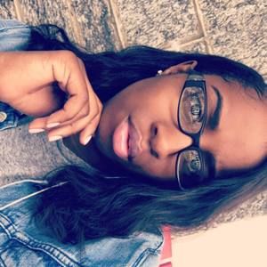 Meet your Posher, Dayana